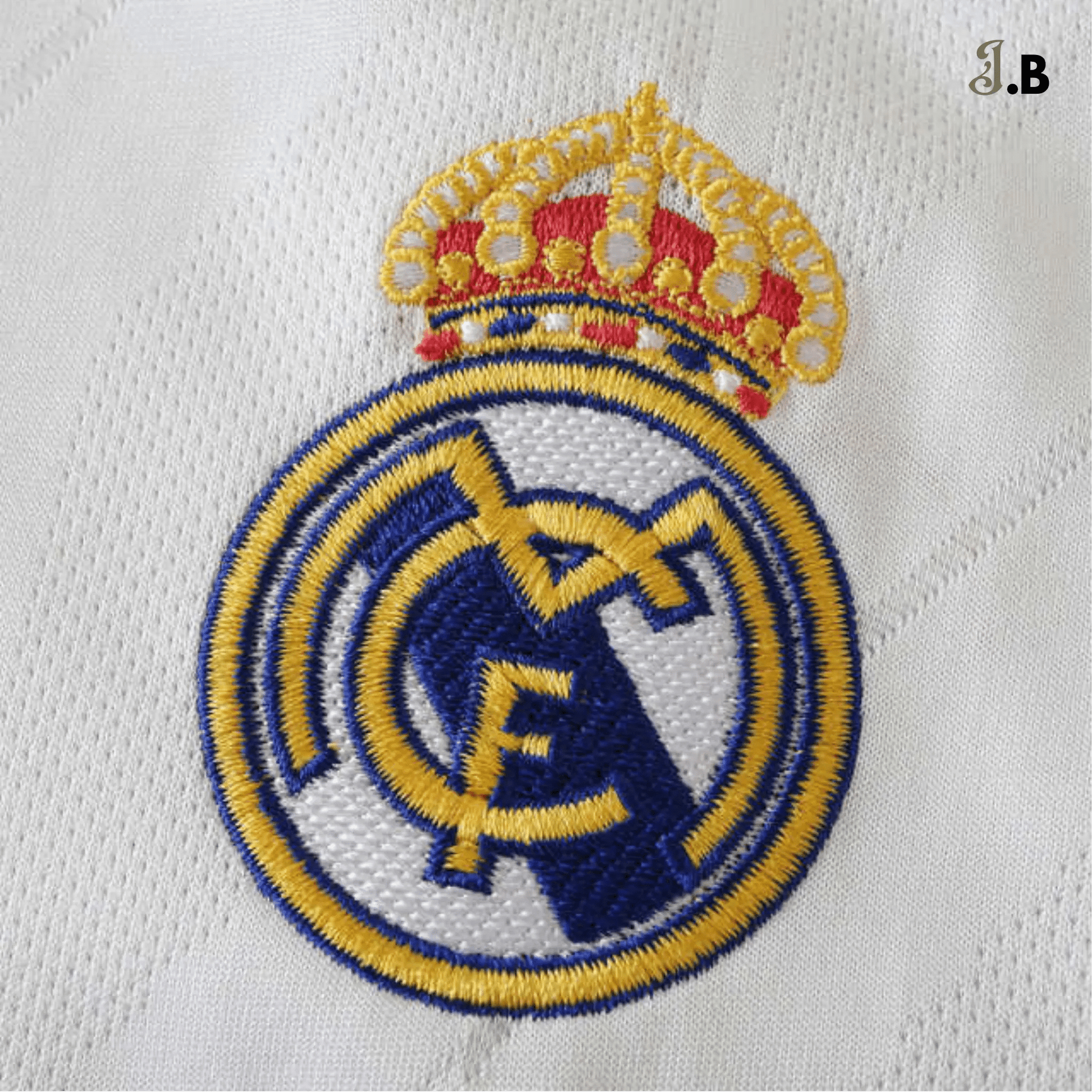 Real Madrid CF Vintage 17 White Fan Long Sleeve - JogaBonito - Jersey